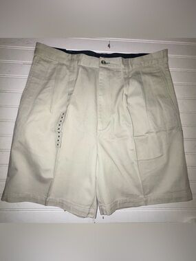 Tommy Hilfiger Golf Cream Beige Chino Shorts with Embroidered Crest 36